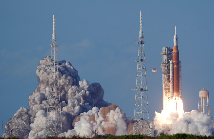 "ناسا" تطلق أربعة رواد فضاء في أول رحلة مأهولة إلى القمر منذ 53 عاما (فيديو)