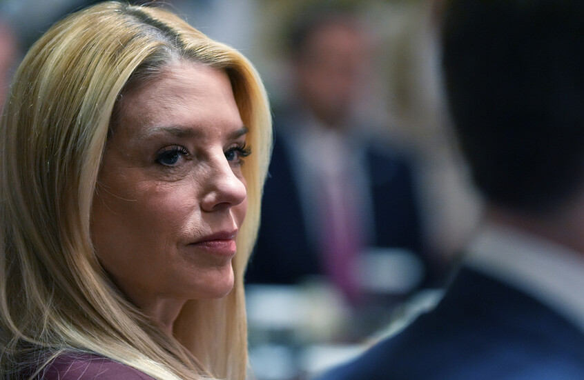 صحيفة: ترامب يدرس إقالة وزيرة العدل الأمريكية