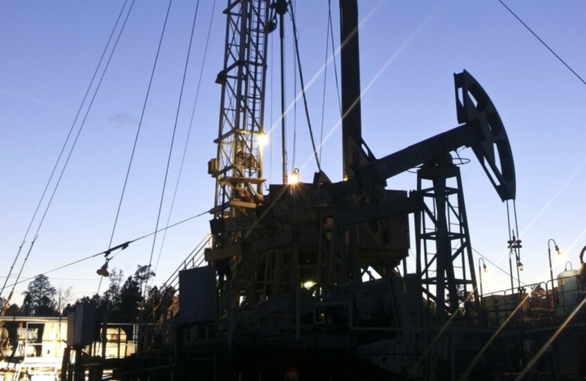 أسعار النفط تقفز وسط غموض آفاق الحل في الشرق الأوسط