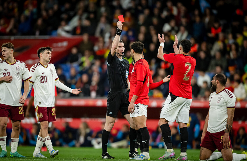 بعد الهتافات المسيئة للمسلمين.. رئيس وزراء إسبانيا ينتقد أحداث مواجهة منتخب مصر