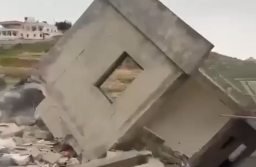 عمليات جرف وتفجير وحرق للمنازل جنوب لبنان وضحايا مدنيون في غارات إسرائيلية متفرقة (فيديو)