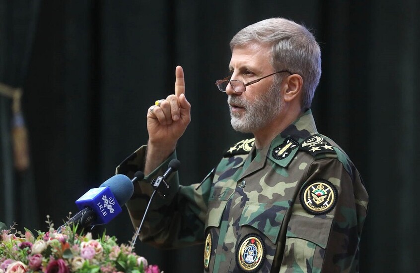 قائد الجيش الإيراني: في حال شن الأعداء هجوما بريا يجب ألا ينجو منهم أي عنصر (فيديو)