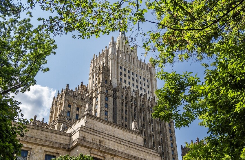 الخارجية الروسية تؤكد ضرورة وقف التصعيد الأمريكي الإسرائيلي تجاه إيران