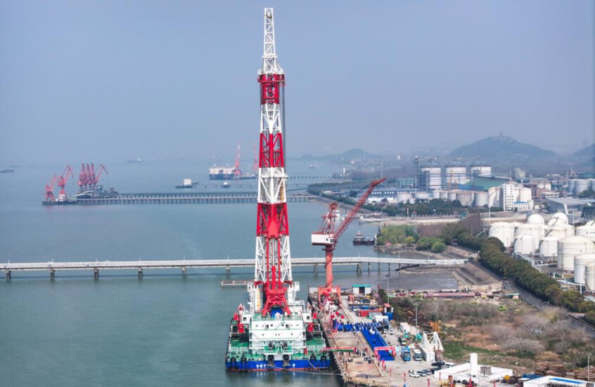 تحفة هندسية رائعة.. الصين تدشن أكبر سفينة لغرس الركائز في العالم