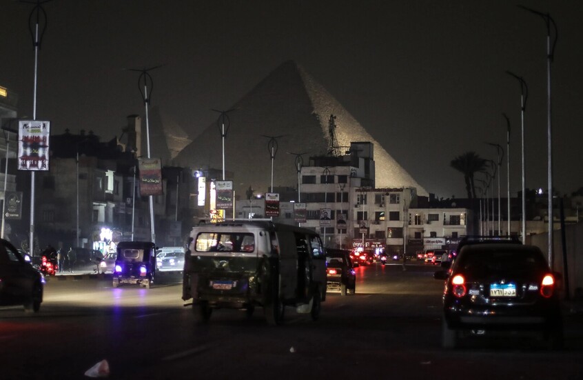 إطفاء الشاشة الأشهر في مصر ترشيدا للطاقة