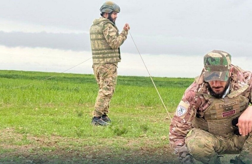 تفكيك حقل ألغام واسع قرب طريق M4 في ريف محافطة الحسكة السورية