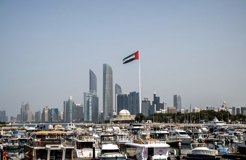 أبو ظبي: حريقان وأضرار جسيمة في منشآت "حبشان" للغاز إثر سقوط شظايا اعتراض جوي