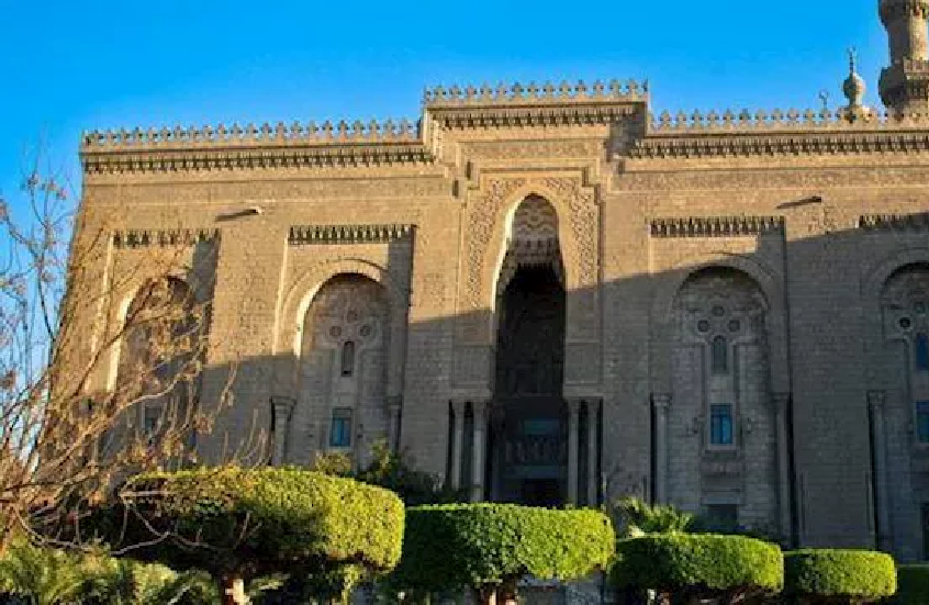 مصر.. إقامة حفل زفاف إيراني بمسجد الرفاعي وبيان عاجل للرفاعية