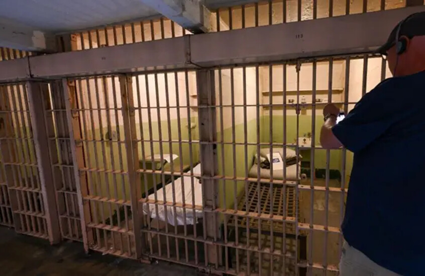 ترامب يسعى للحصول على 152 مليون دولار لإعادة فتح سجن سيئ السمعة أغلق قبل 6 عقود (صور)