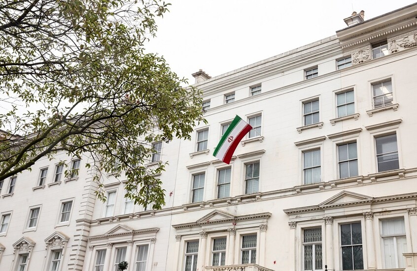 طهران تنصح الحكومة البريطانية بالوقوف في "الجانب الصحيح من التاريخ"