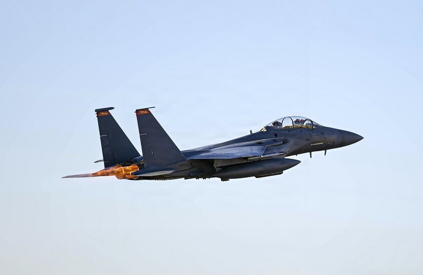 "التلغراف": مصير طيار المقاتلة الأمريكية المفقود قد يغير مسار الحرب في إيران وهناك "سيناريو خطير"