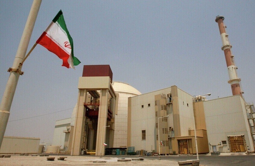 مقتل أحد موظفي محطة بوشهر النووية الإيرانية جراء سقوط مقذوف في محيط المحطة