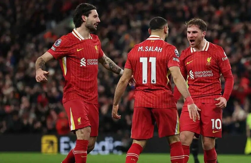 بعد اهتمام ريال مدريد.. نجم من ليفربول يحسم مستقبله مع "الريدز"