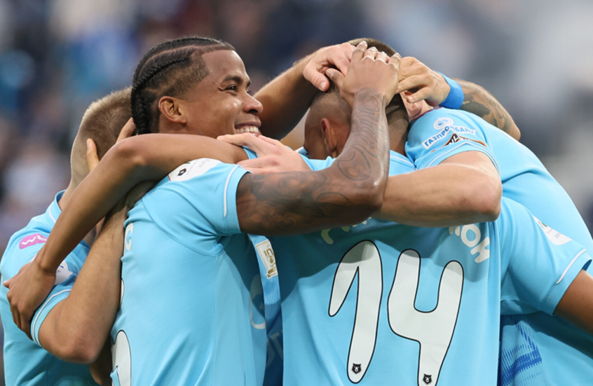 زينيت يتخطى كريليا سوفيتوف ويصعد إلى صدارة الدوري الروسي