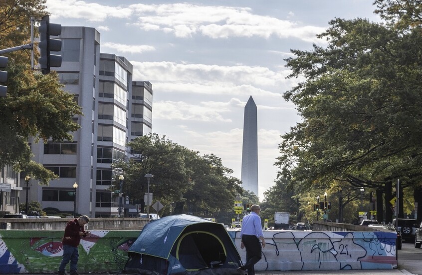 ماسك الأب: موسكو مهذبة وواشنطن تبدو "رخيصة" ويا لغباء الديمقراطيين!