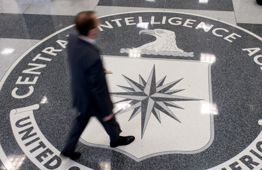 مسؤول بالبيت الأبيض: CIA نفذت عملية تضليل استخباراتية داخل إيران لتأمين إنقاذ الطيار الأمريكي