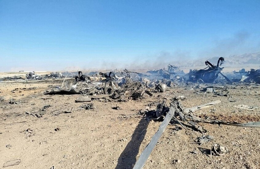 إعلام إيراني ينشر صورا وفيديوهات لحطام طائرات أمريكية مدمرة أثناء محاولة إنقاذ الطيار الأمريكي