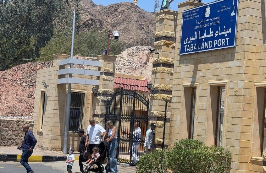 معبر طابا يشهد خروج آلاف الإسرائيليين خلال يوم .. وشركات طيران يونانية وقبرصية توسع عملياتهما بطابا