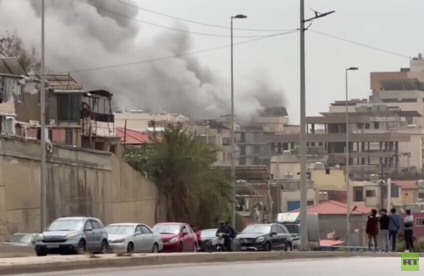 بيروت.. مشاهد خاصة لقناة RT تظهر لحظة وقوع الغارة الإسرائيلية على مبنى في منطقة الجناح