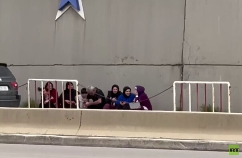 مشاهد RT لنزوح عائلات من منطقة الجناح في بيروت إثر تهديدات إسرائيلية بالقصف