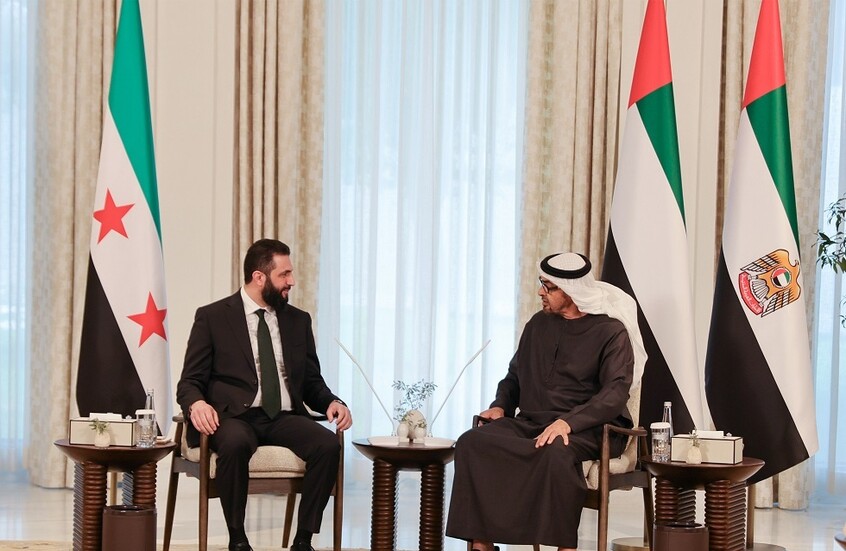 اتصال هاتفي بين أحمد الشرع ومحمد بن زايد عقب اعتداءات طالت سفارة الإمارات بدمشق