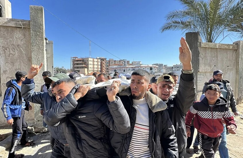 "معضلة مصر".. صحيفة عبرية تكشف دور القاهرة في وأد مخطط تهجير سكان غزة.. وخبير مصري يعلق