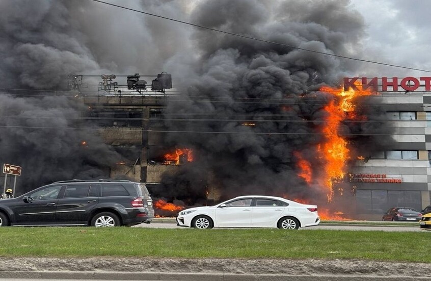 3 إصابات وإجلاء 140 شخصا جراء حريق بمركز "غيانت" التجاري بكالينينغراد الروسية