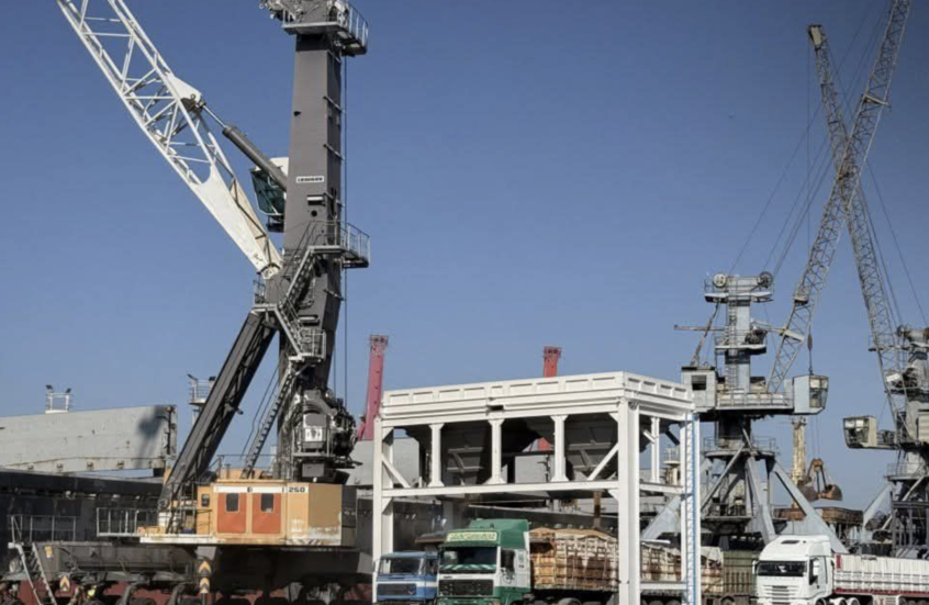 وصول أول حاوية ترانزيت من العقبة إلى اللاذقية عبر الأراضي السورية