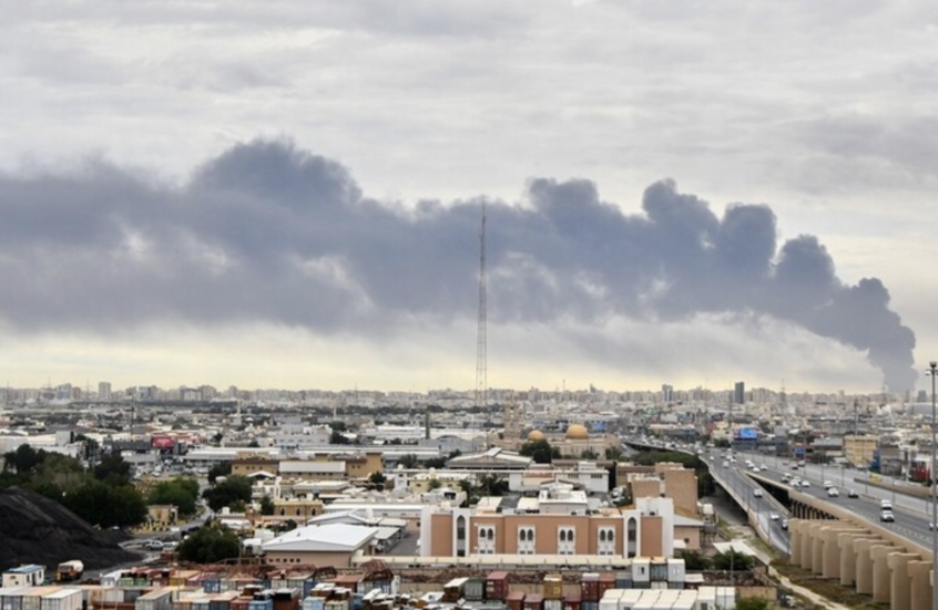 الدفاع الكويتية: اعتراض صواريخ ومسيرات معادية واستهداف منشآت حيوية دون خسائر بشرية