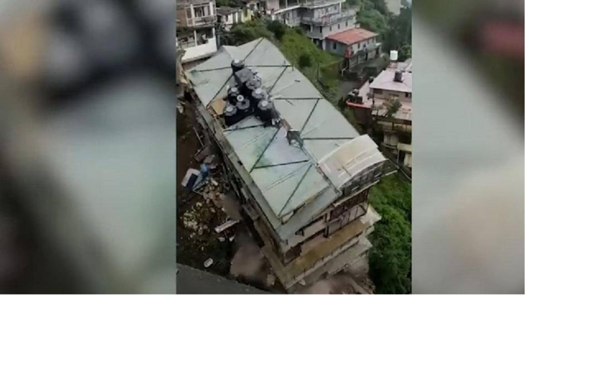 الهند.. ارتفاع حصيلة انهيار مبنى في ماديا براديش إلى قتيلين وفرق الإنقاذ تواصل البحث عن ناجين