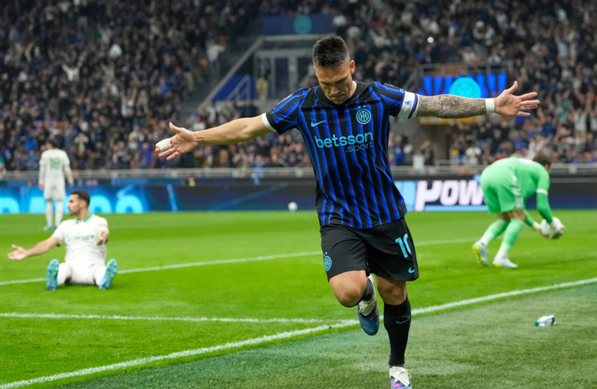 إنتر ميلان يسحق روما بخماسية ليتقدم خطوة جديدة على طريق حسم لقب الدوري الإيطالي