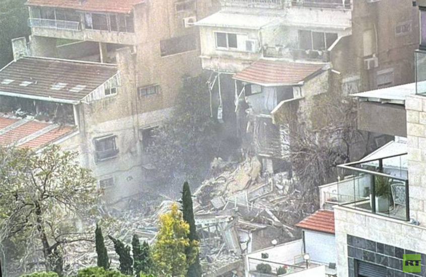 تحقيقات إسرائيلية: صاروخ إيراني "غير مألوف" لو انفجر رأسه الحربي لأحدث دمارا هائلا في حيفا