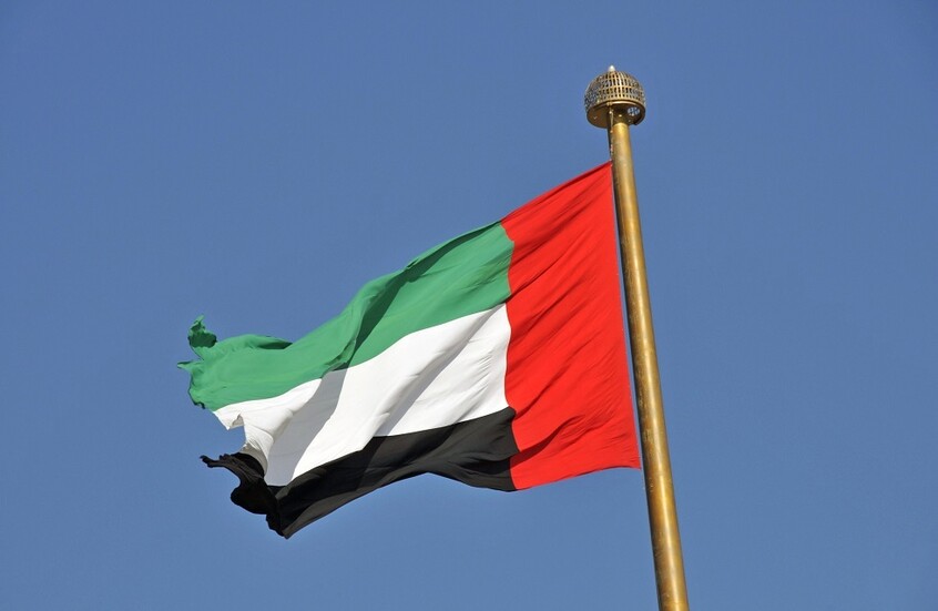 سقوط شظايا على شركة "نظم رنين" في مدينة أبوظبي