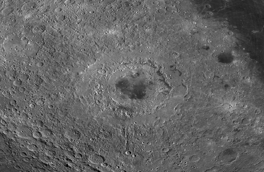 صورة غير مسبوقة من الحافة اليمنى للقمر