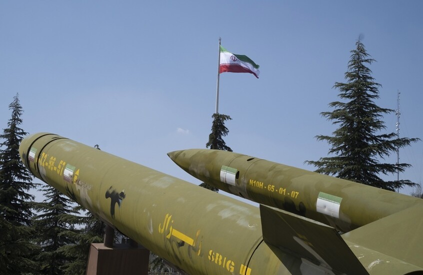 الحرس الثوري الإيراني يعلن استهداف قاعدة "العديري" بالكويت وقاعدة "فيكتوريا" ببغداد ومواقع أخرى