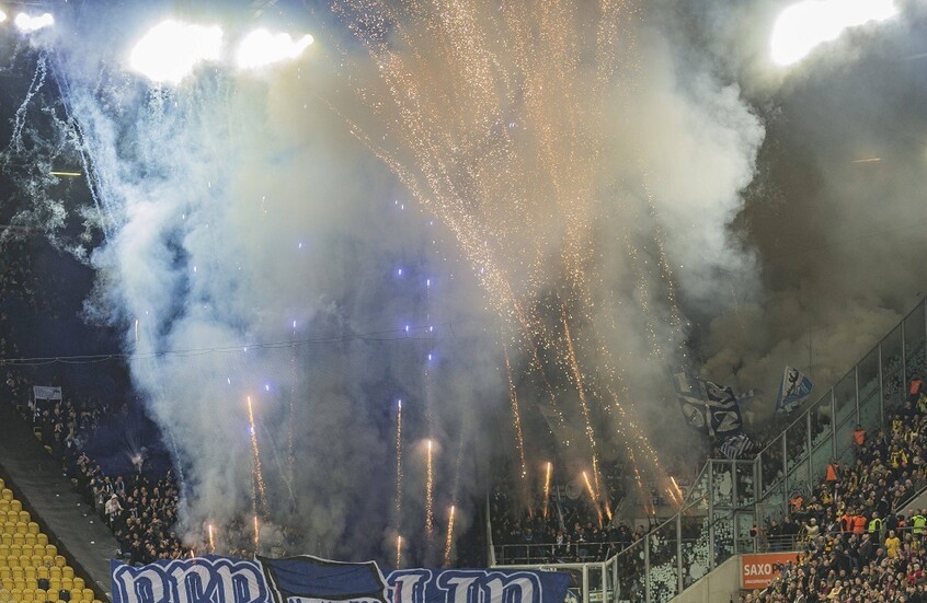 حرق علم هيرتا برلين.. أحداث شغب وفوضى عارمة في الدوري الألماني (فيديو)