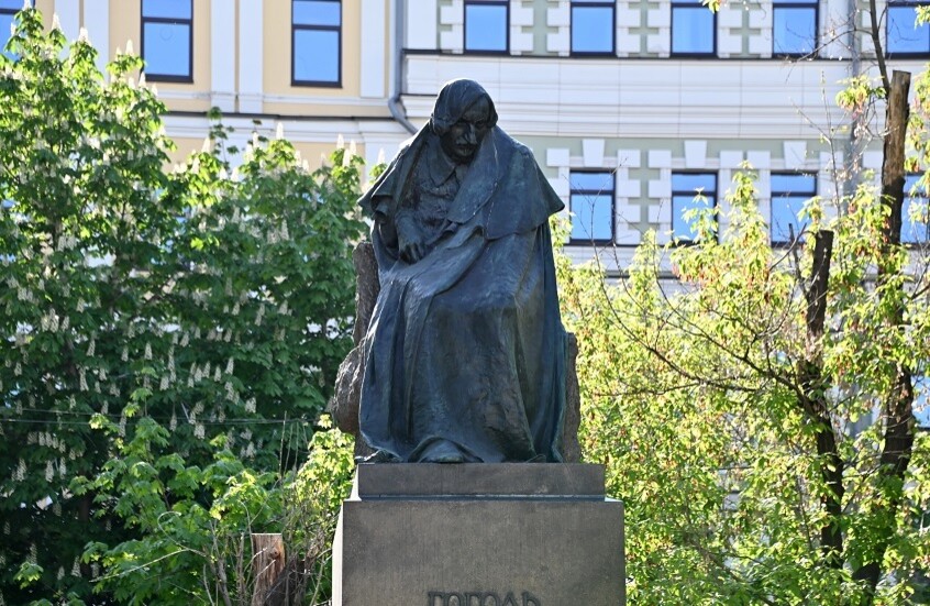 لماذا أطلق غوغول اسم "حبة البطاطس" على عقيد مرعب كـ "تاراس بولبا"؟