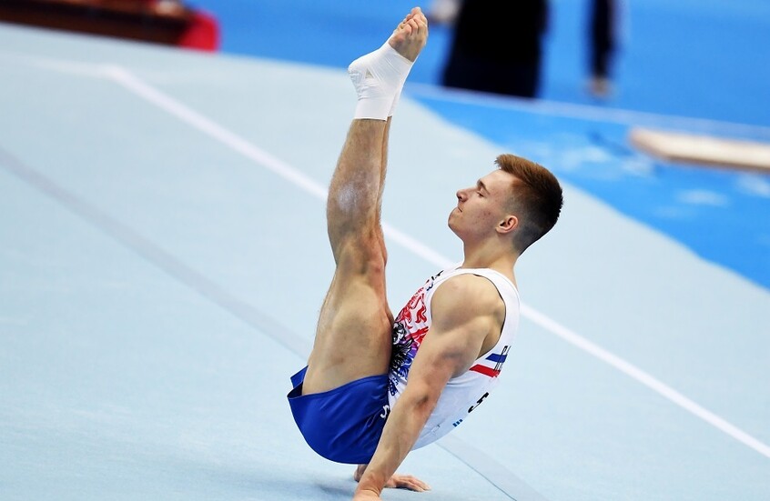 الروسي مارينوف يفوز بذهبية بطولة كأس العالم للجمباز في مصر (فيديو)