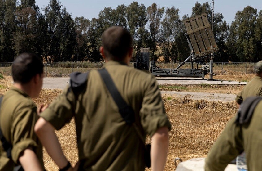 إسرائيل: اعتقال 4 جنود نظاميين في وحدة قتالية للاشتباه بتجسسهم لصالح إيران