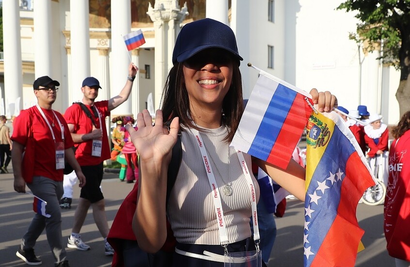 سفير روسيا يؤكد استمرار التواصل بين موسكو وكاراكاس وتطوير المشاريع الثنائية