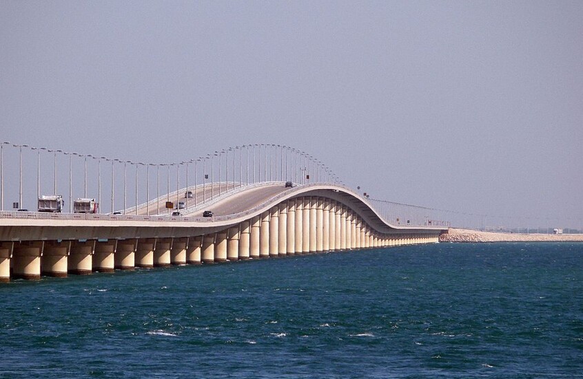 جسر الملك فهد الذي يربط السعودية بالبحرين