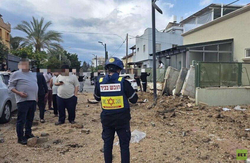 سقوط شظايا صواريخ إيرانية وسط إسرائيل واستنفار واسع في إيلات وتل أبيب