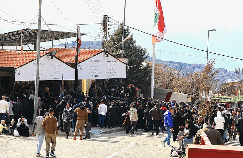 إعلام: تراجع إسرائيلي عن استهداف معبر المصنع بعد اتصالات مكثفة بوساطة عربية ودولية