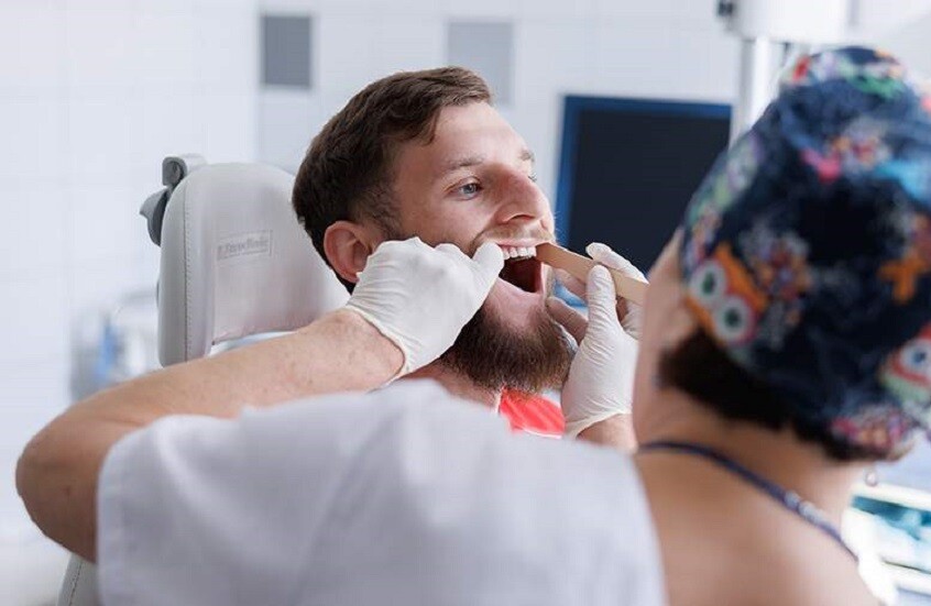 المخاطر الخفية لتآكل الأسنان التدريجي