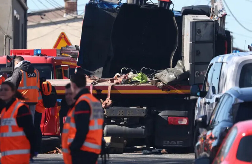 فرنسا.. سقوط ضحايا في حادث اصطدام قطار سريع بقافلة عسكرية