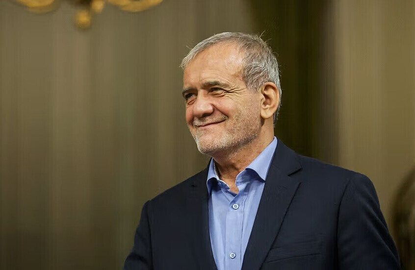 بزشكيان ينضم إلى الحملة الشعبية للتطوع دفاعا عن إيران: "أنا فداء لهذا الوطن"