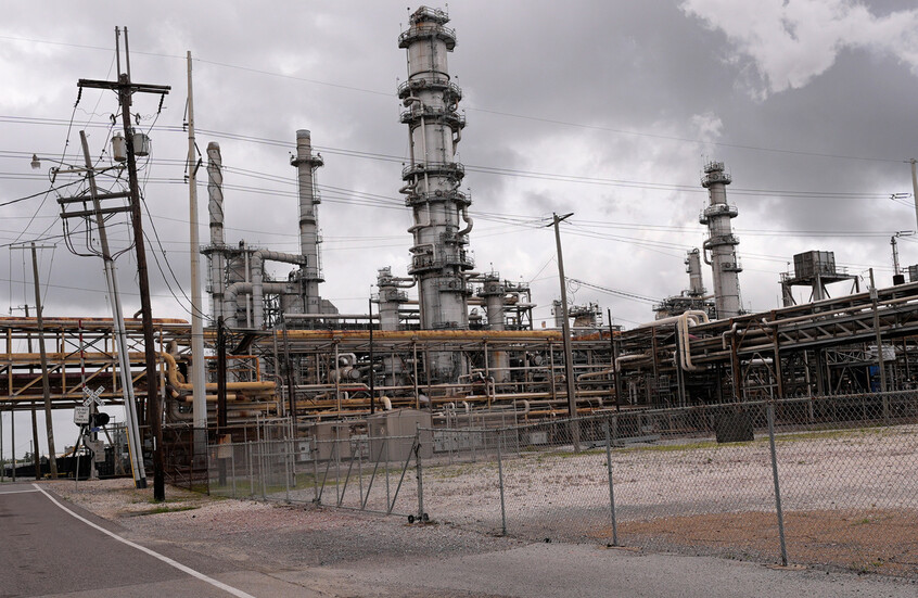 وزير ليبي سابق يوضح موقفه من اتفاقية النفط مع مصر