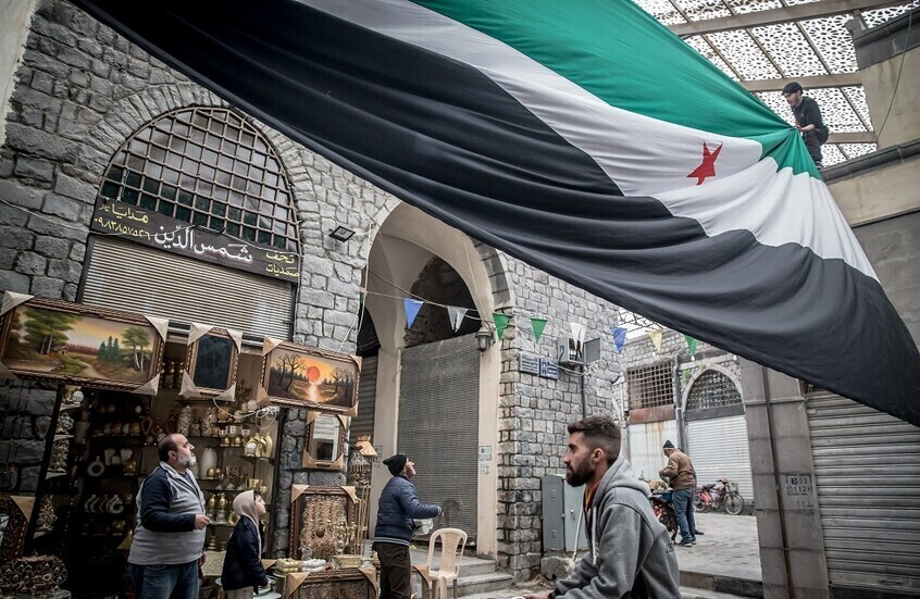 ارتبط اسمه بـ"الإضبارة رقم 8".. إخلاء سبيل المحامي العام الأول السابق بدمشق