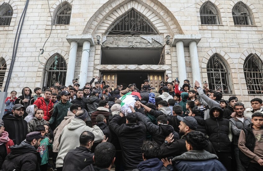 مركز حقوقي: إسرائيل تنشئ ميليشيات مسلحة في غزة لتنفيذ عمليات أمنية داخل المخيمات