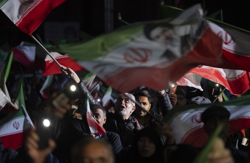 إيران تحذر من إغراق المنطقة في "ظلام دامس" ردا على تهديدات ترامب بضرب محطاتها الكهربائية